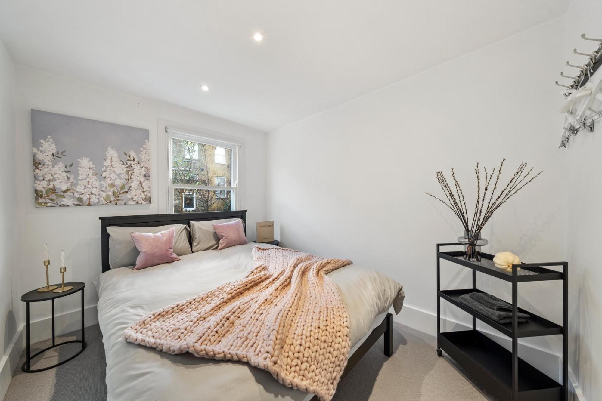 4 Bedroom House With Garden In Battersea Close To Chelsea London