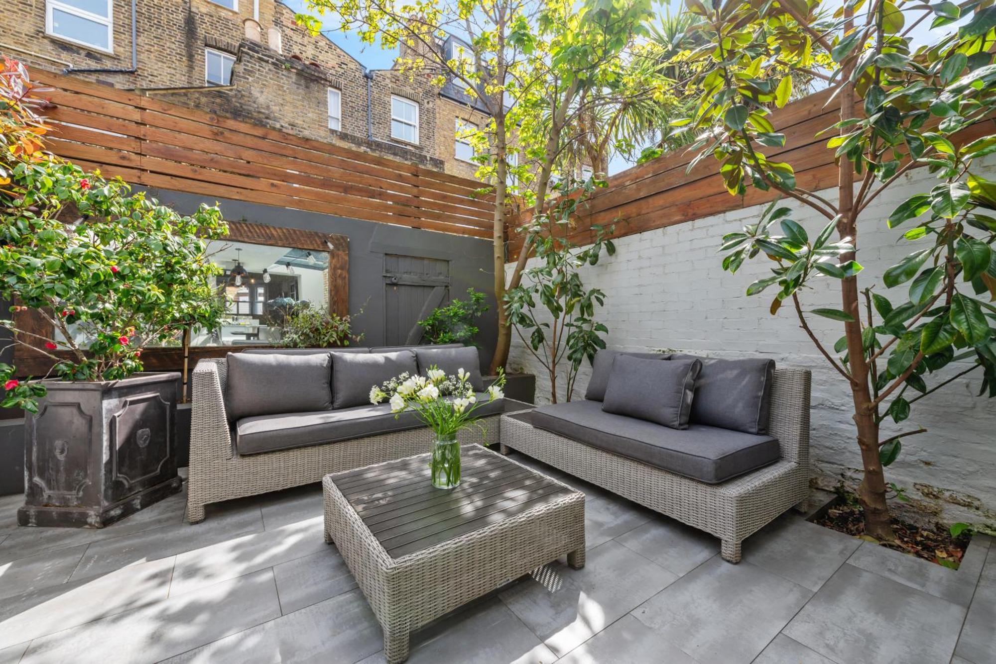 4 Bedroom House With Garden In Battersea Close To Chelsea
